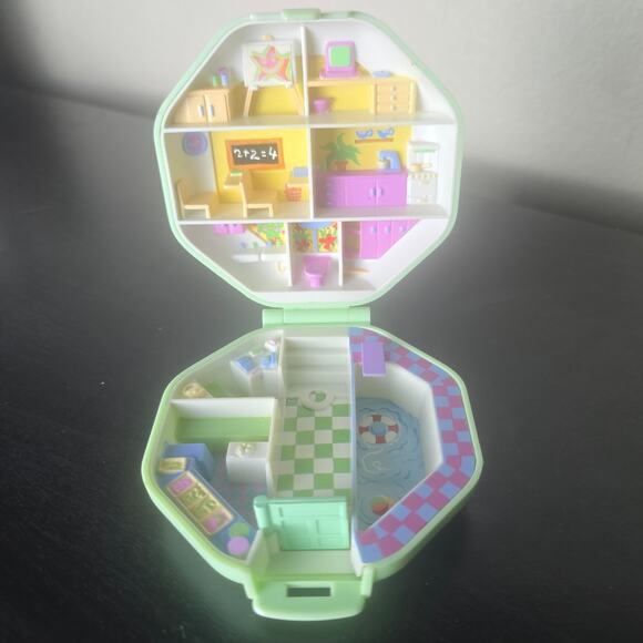 Vintage Polly Pocket Bluebird 1990 Polly's School Compact Only - Picture 1 of 6